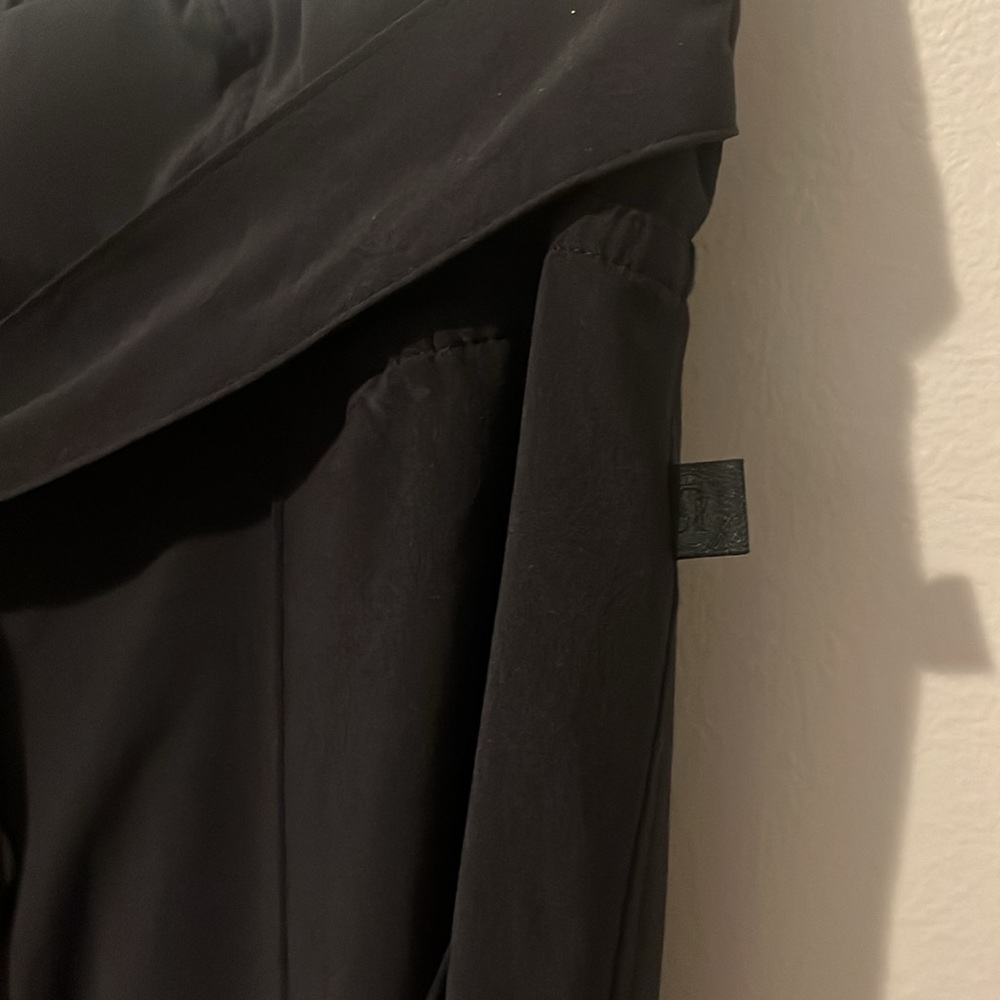 Lululemon Noir Pant
Black - Picture 8 of 16